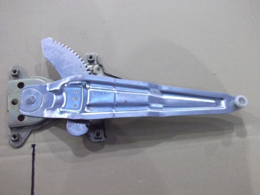 картинка СТЕКЛОПОДЪЁМНИК ЗАДНЕЙ ПРАВОЙ ДВЕРИ (БЕЗ МОТОРА) F3, F3R  17.04.2500F3022