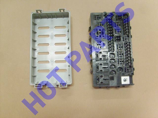 картинка БЛОК ПРЕДОХРАНИТЕЛЕЙ В СБОРЕ (ПОД ТОРПЕДОЙ)  HOVER M4  3722115-J08