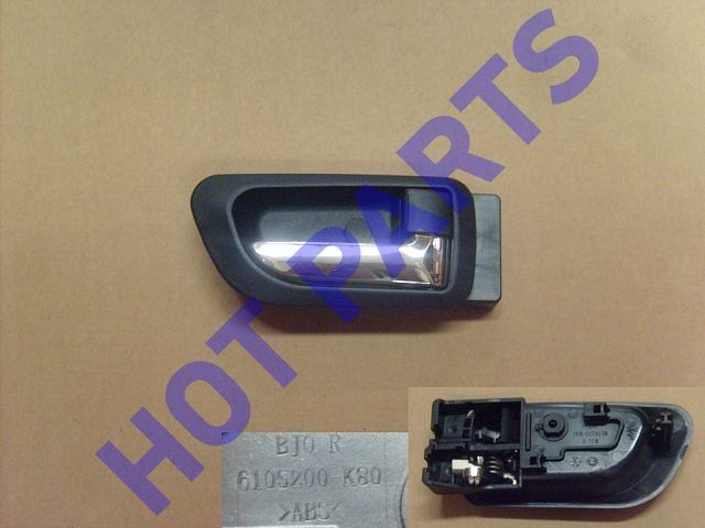 картинка РУЧКА ДВЕРИ ВНУТРЕНЯЯ ПРАВАЯ В СБОРЕ HOVER H3,H5 (НОВЫЙ САЛОН)  6105200XK80XA89